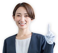 人差し指を立てる女性