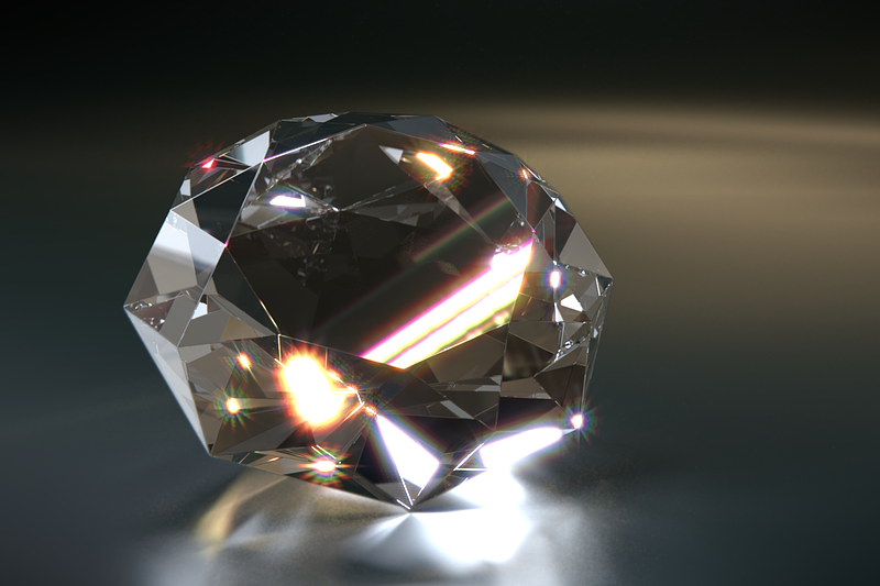 蛍光性を示すダイヤモンドの条件と種類
