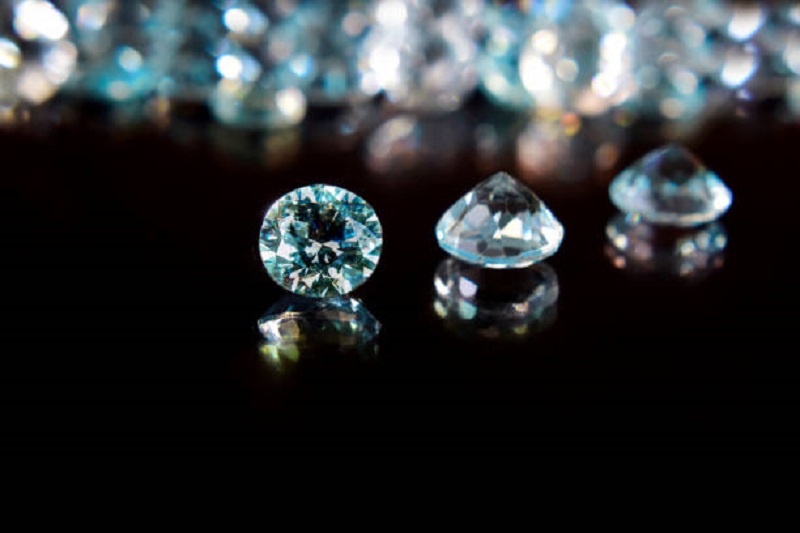 ダイヤモンドに負けない輝き！最古の宝石ジルコンの特性と宝石としての魅力