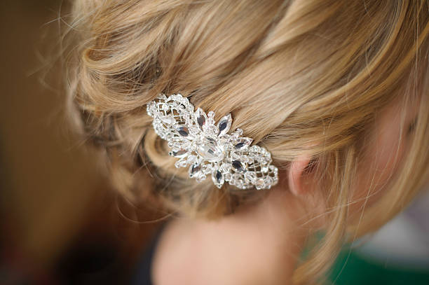 ブローチをヘアアクセにする