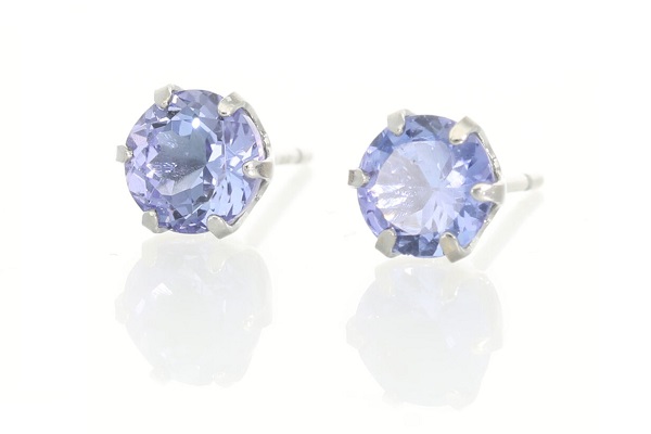アプローズ　K18WG タンザナイト0.50ct ピアス