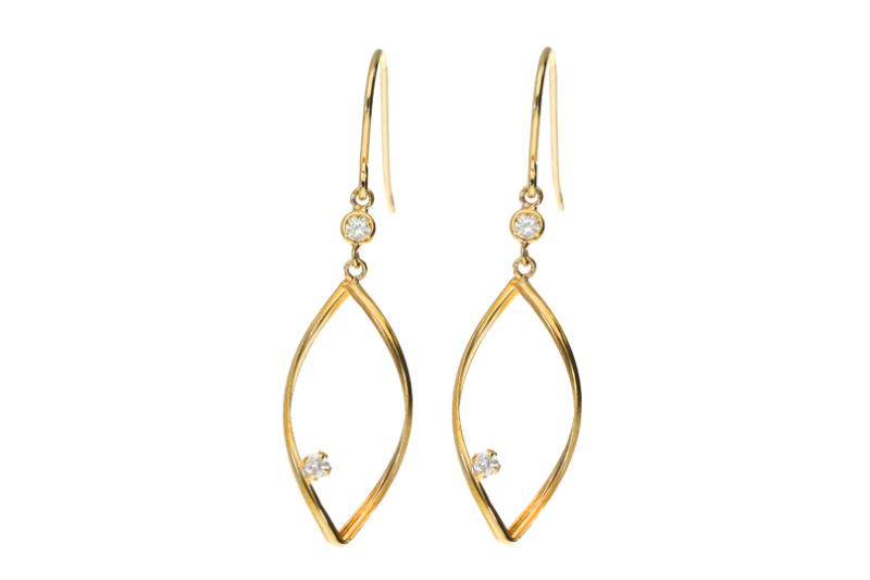 アプローズ K18YG ダイヤピアス 0.12ct