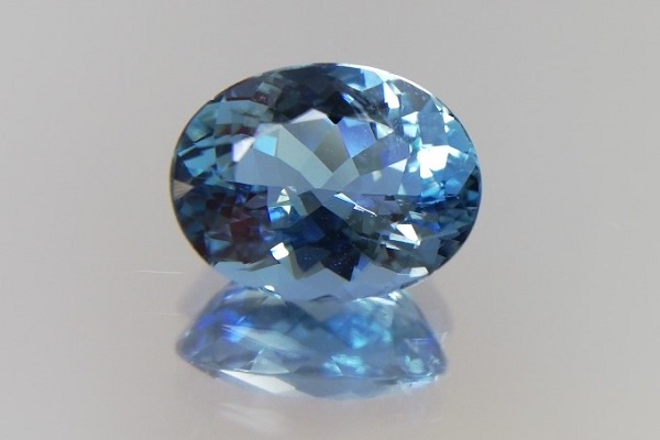 プリズムジュエルス アクアマリン　サンタマリアカラー　OV　9.9×7.7mm　2.18ct　ブラジル産