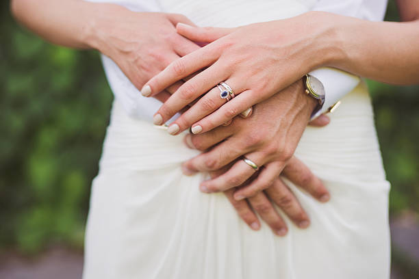 ダイヤモンド以外の婚約指輪を贈るなら！選び方とポイント８つ！