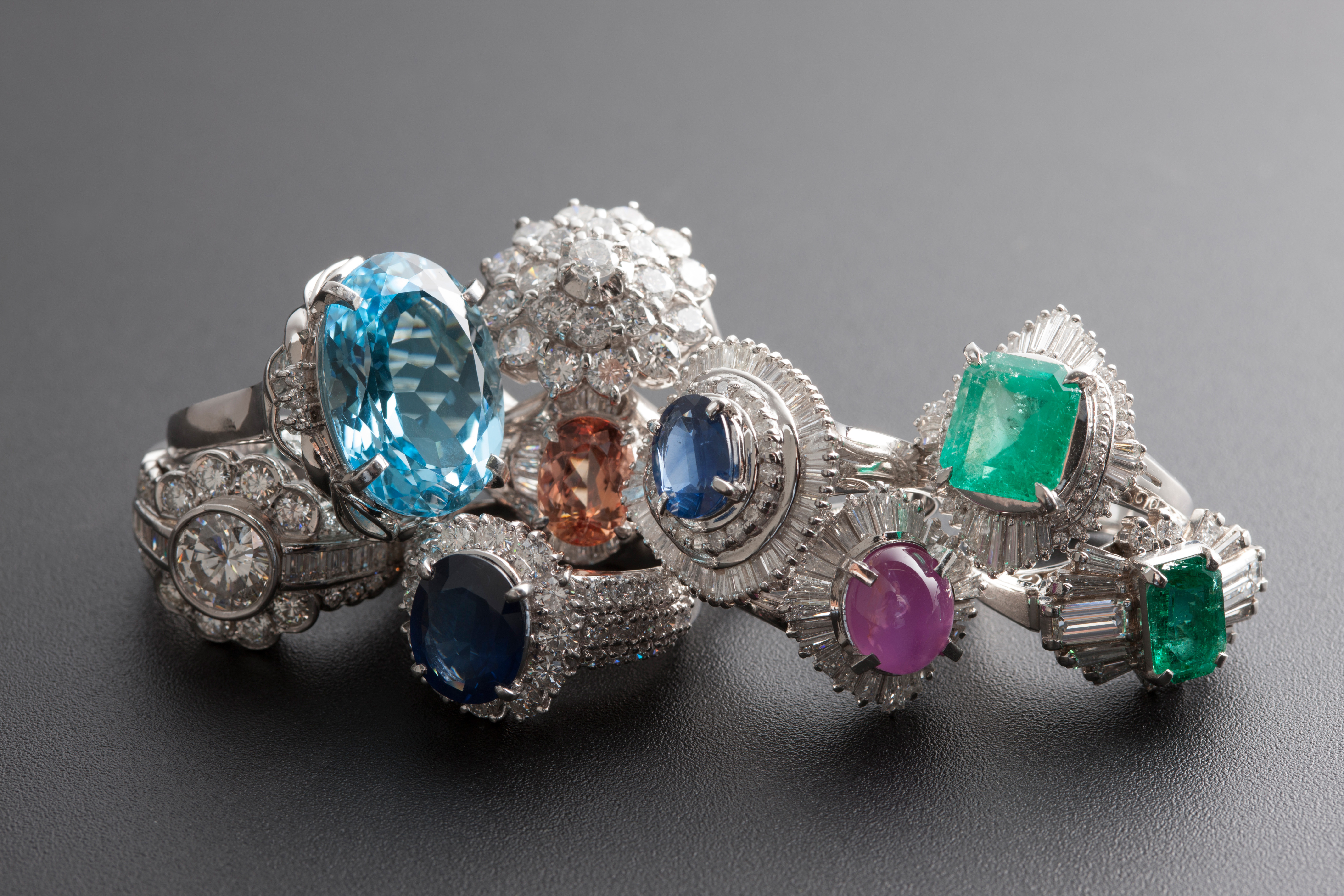 宝石買取で不安になるのは当然！損しないための唯一の判断基準とは？