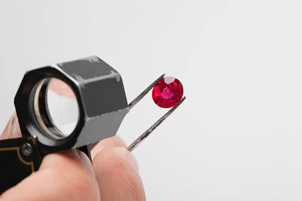 赤紫系の宝石は買取店だと安く買い取られる？